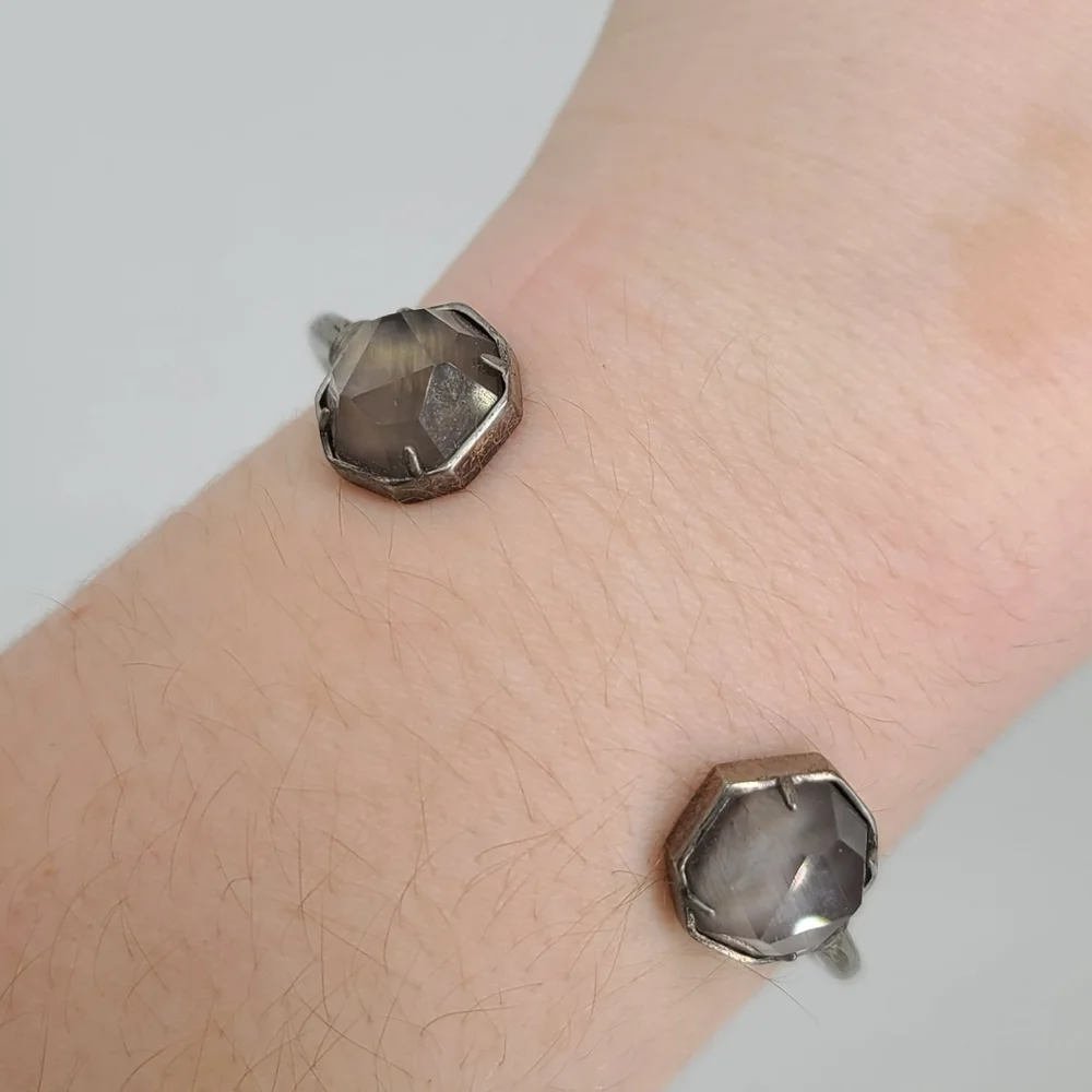 Kendra Scott Brinkley Bracelet with Gray Mother of Pearl - Picture 3 of 9